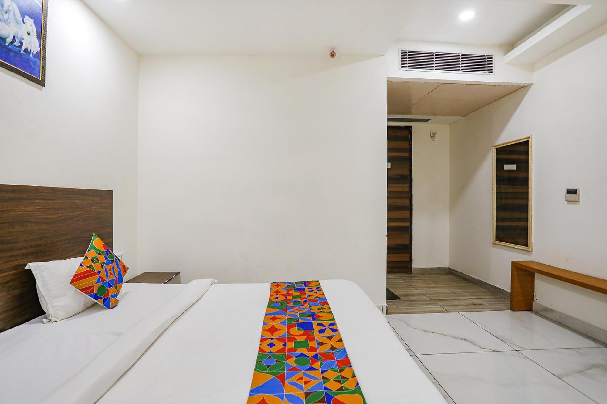 Fabhotel Kinsfolk Ghaziabad Buitenkant foto